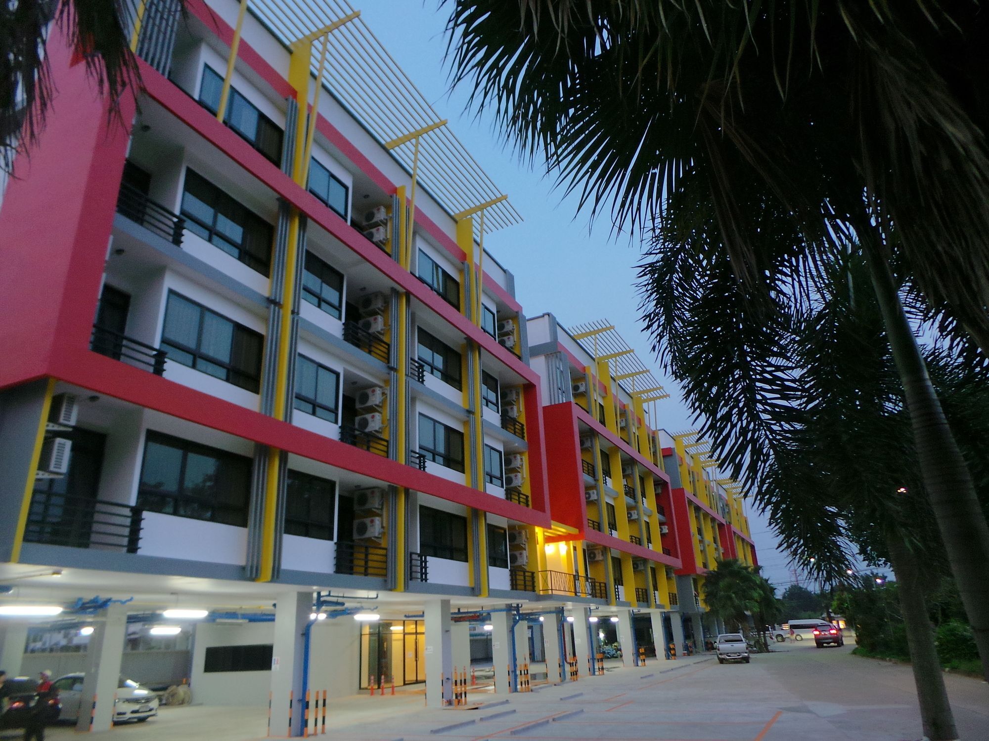 The Icon Service Apartment Si Maha Phot Exterior foto